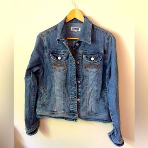 Eldorado women’s medium jean jacket. Stretchy.